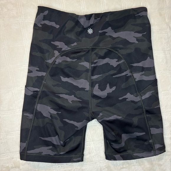 Athleta Ultimate Stash Pocket Camo 7” Short Size Small Black Gray Preowned - Picture 6 of 10